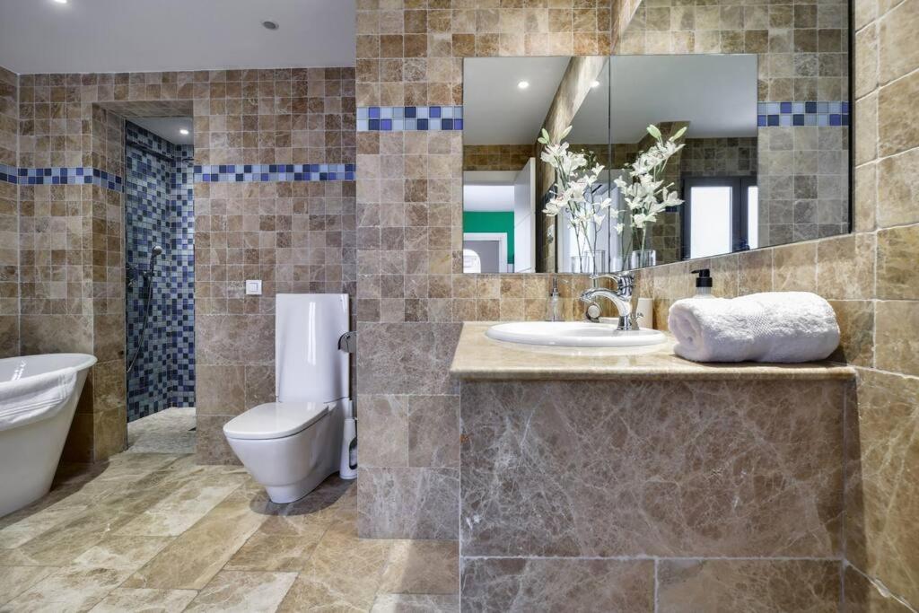 Big Stylish And Modern Apartment In Madrid Centre Екстериор снимка